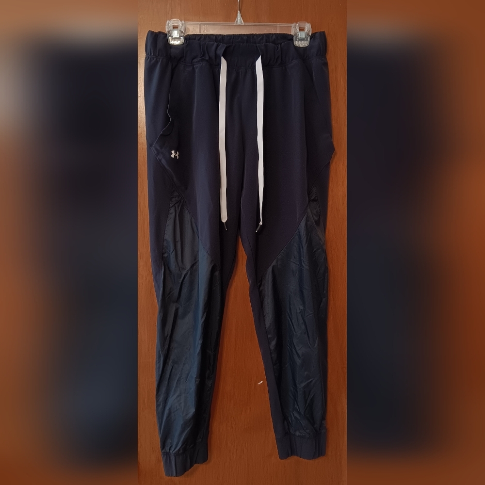 Women's Black Under Armour Joggers, Very Good Condition. Size Medium.